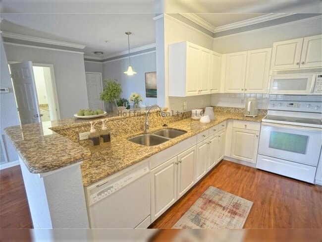 Foto del edificio - Beach Walk Condo | 2BR/2BA with Bay Views