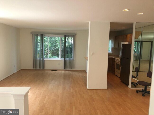 Foto del edificio - 9244 Jamison Ave