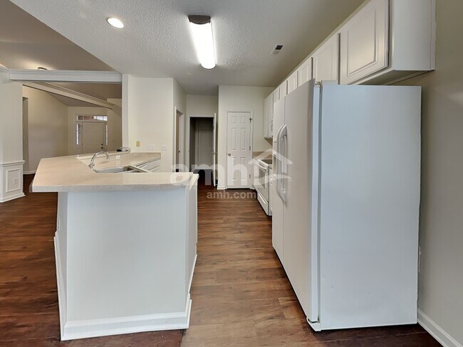 Foto del edificio - 6604 Conifer Cir