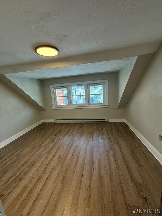 Foto del edificio - 579 Crescent Ave