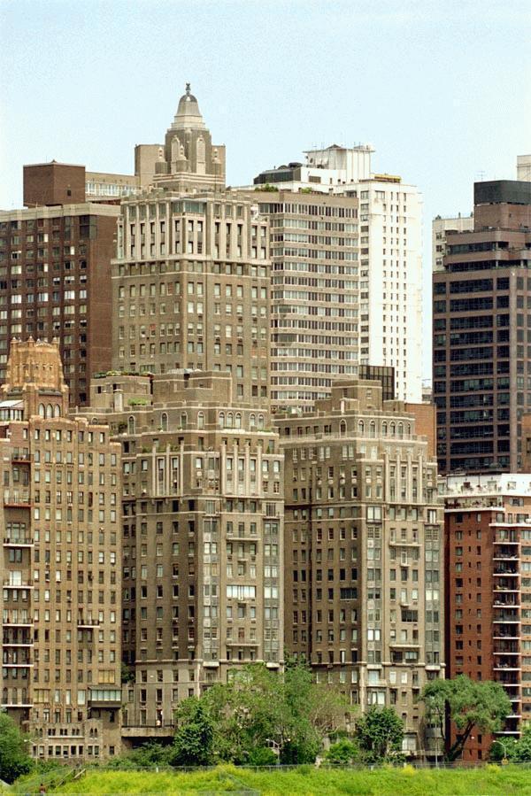 Building Photo - River House