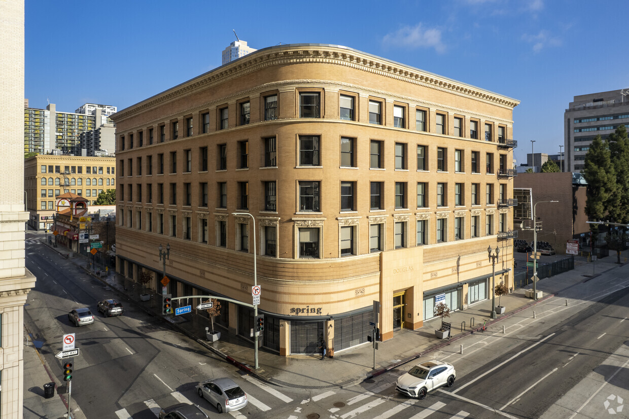 257 S SPRING St - Douglas Building Lofts