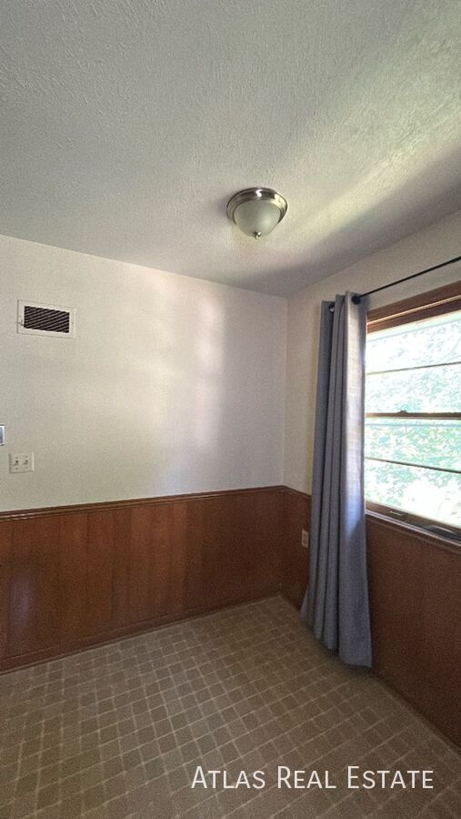 Foto del edificio - 8424 Travis Ln