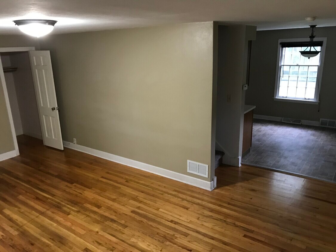 856 Sherwood Dr NE, Beloit, WI 53511 Townhouse for Rent in Beloit, WI