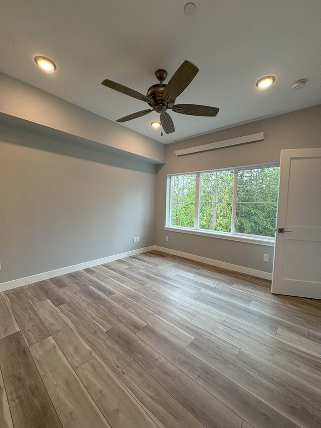 Building Photo - New Townhome with 3 Masters