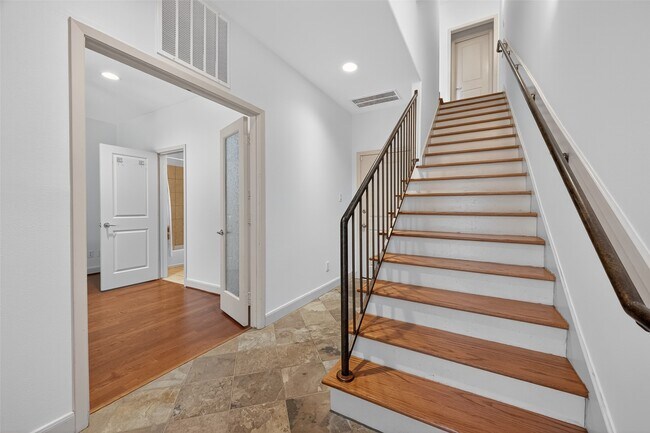 Foto del edificio - 5018 Lillian St