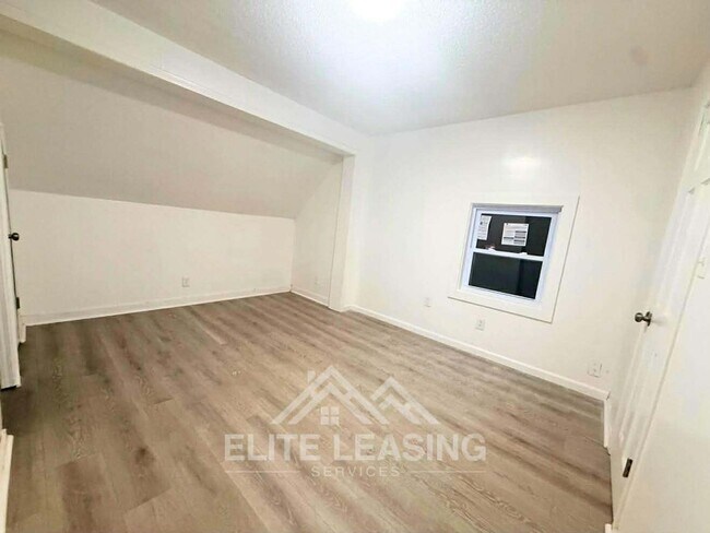 Building Photo - 1438 SW Van Buren St