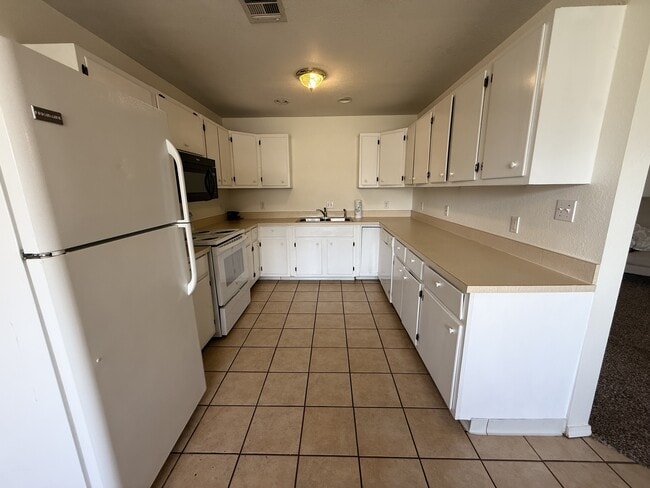 Photo - 2210 S Bluestone St (Stillwater, OK) House