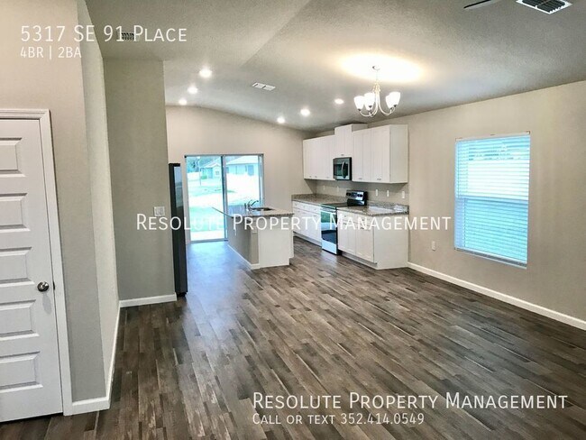 Building Photo - Newer 4/2 Located in Summercrest