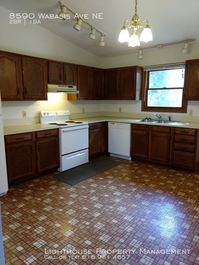 Building Photo - Two Bedroom Duplex in Rockford