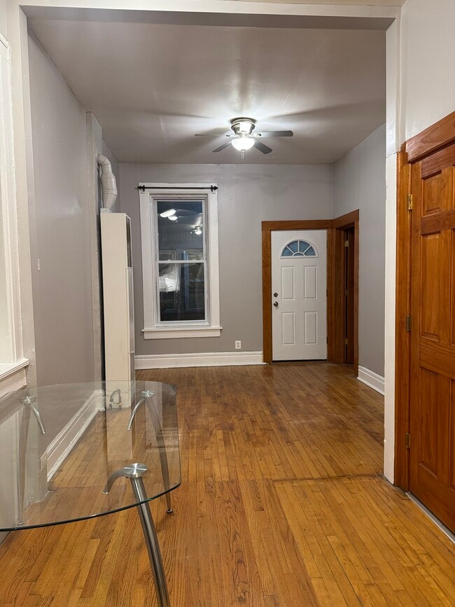 Livingroom - 3353 S Emerald Ave