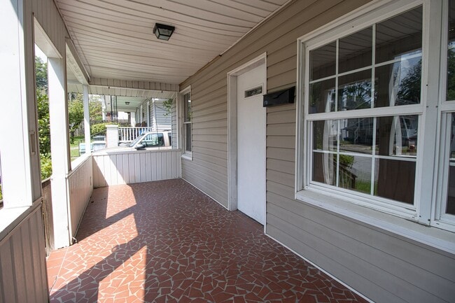 Building Photo - Charming 3 Bedroom, 1.5 Bath - Available Now!