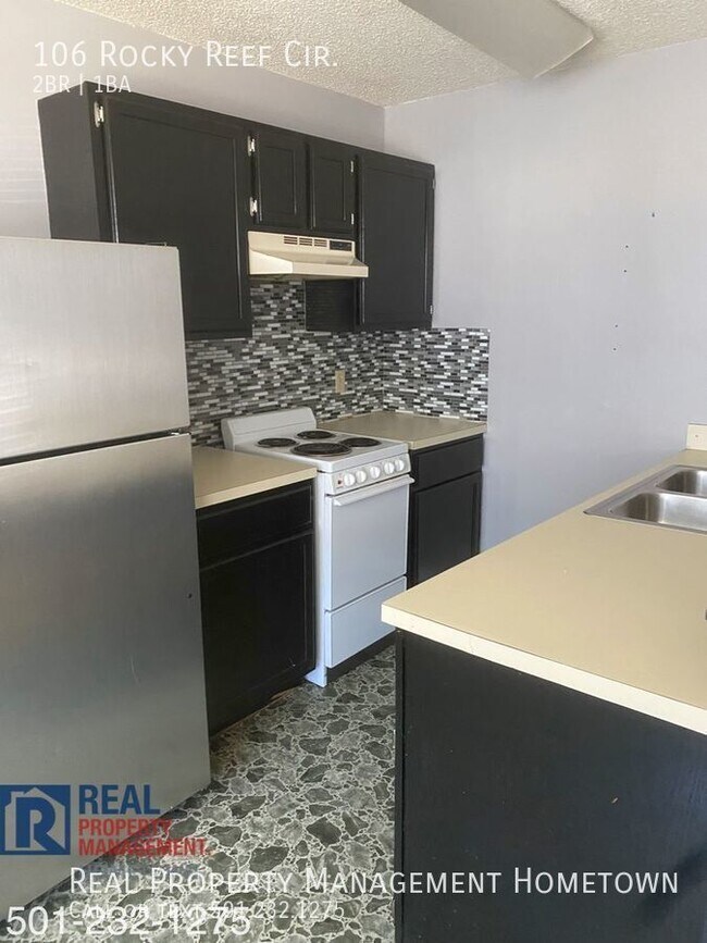 Building Photo - The Perfect 2BR 1BA duplex for you off of ...