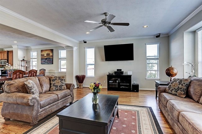 Building Photo - 3250 Beverly Gardens Ct