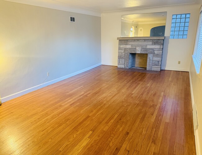 Foto del edificio - 630 N Florissant Rd