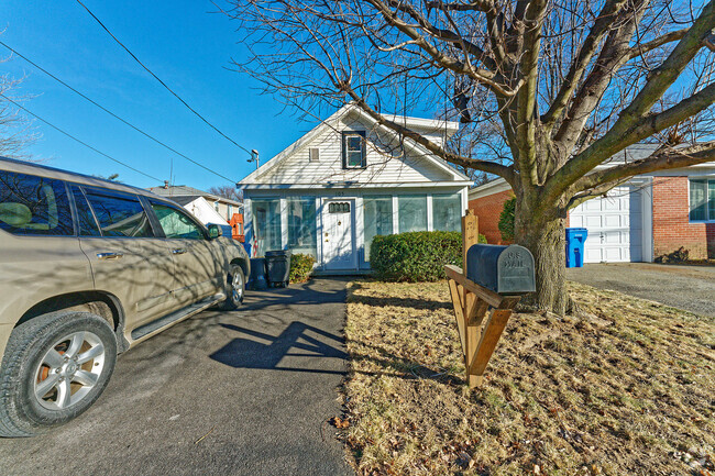 Building Photo - 105 Hazelhurst Ave