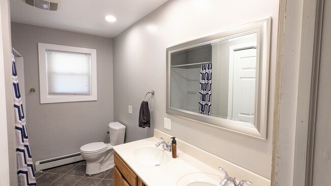 Building Photo - 3555 Chippewa Dr