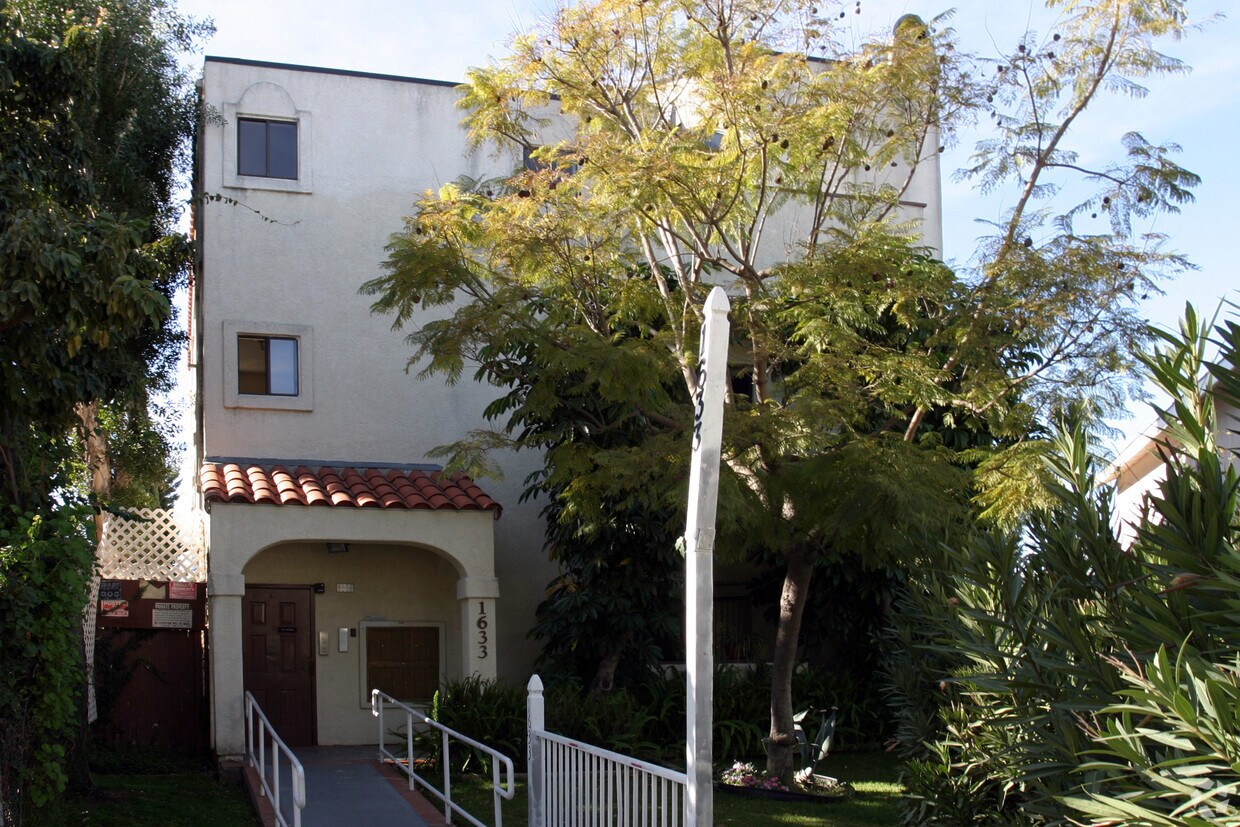 Foto del edificio - 1633 Stanley Ave
