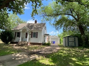 Building Photo - 1340 L Ave NE