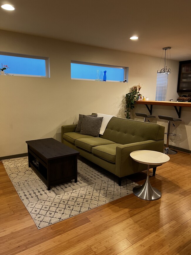 Building Photo - 4024 Pasadena Pl NE