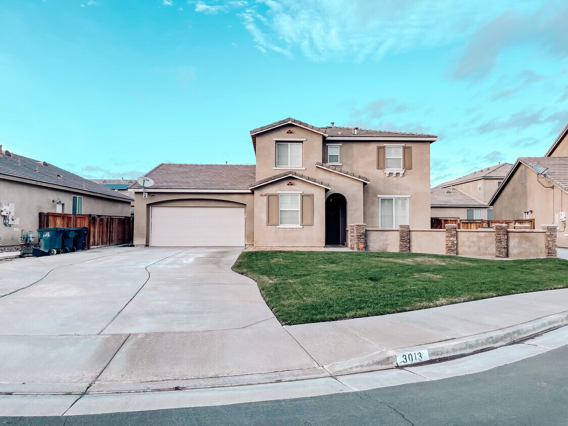 3013 Perdot Ln, Rosamond, CA 93560 House Rental in Rosamond, CA