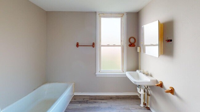 Foto del edificio - 3-Bedroom, 2-Bath Home with Updated Appliances and Flooring