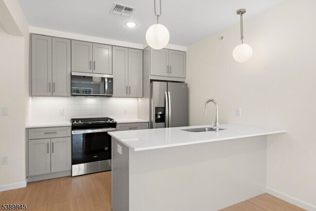 Foto del edificio - 70 Ridgedale Ave