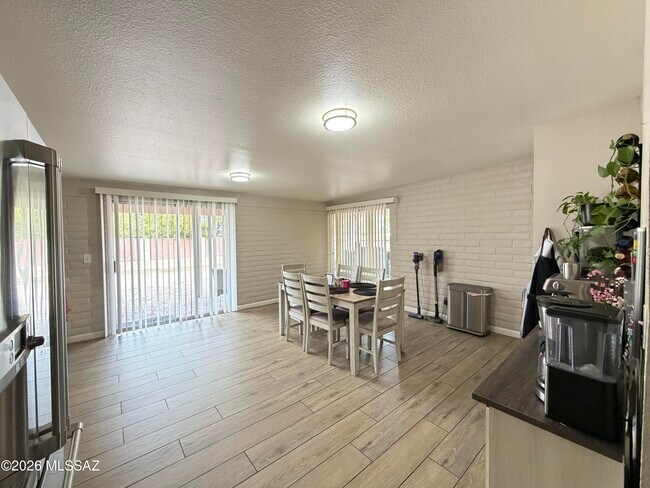 Foto del edificio - 8243 E Escalante Rd