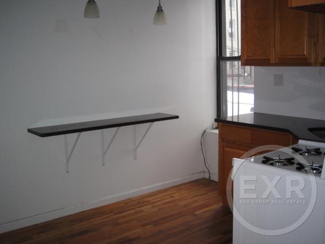 Building Photo - 131 Boerum St