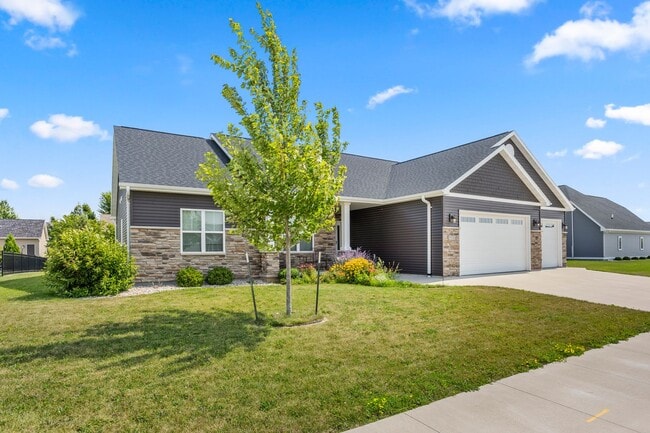 Building Photo - 3 Bedroom, 2.5 Bathroom House for Rent - A...