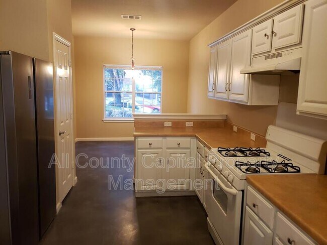 Building Photo - 133 Ashwood N