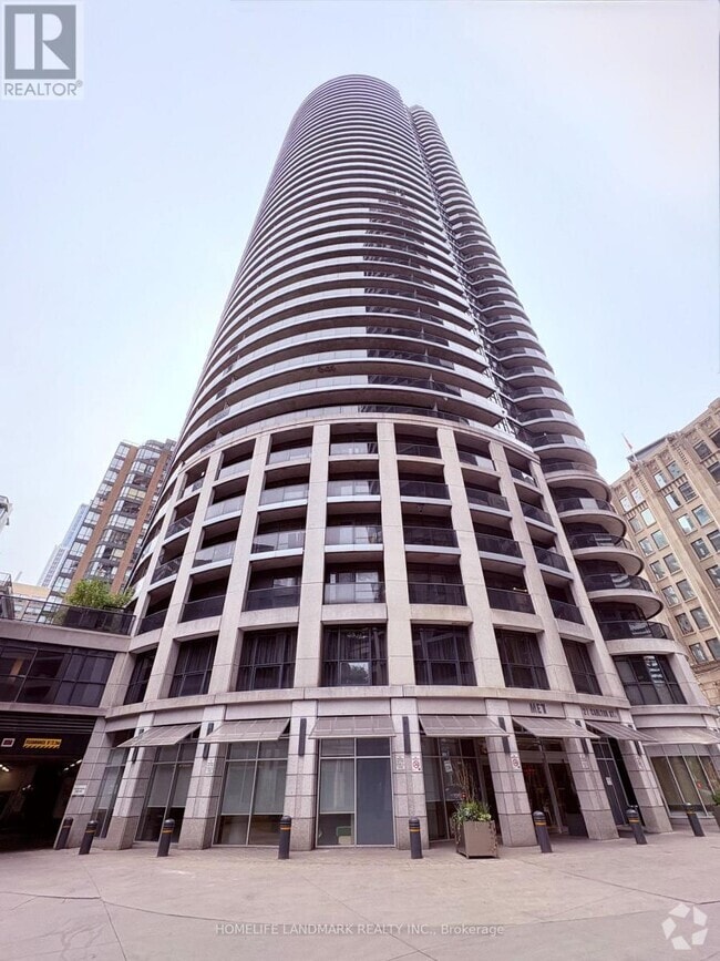 Building Photo - 21A-2621 Carlton St.