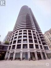 Building Photo - 21A-2621 Carlton St.