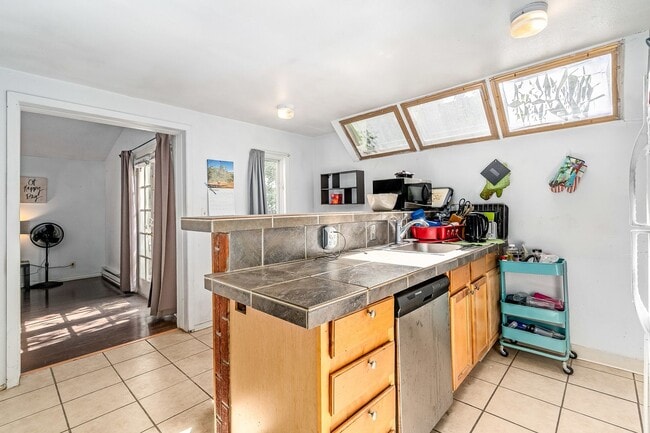 Building Photo - Great location near City Park
