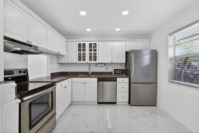 Building Photo - 105 Lake Irene Dr