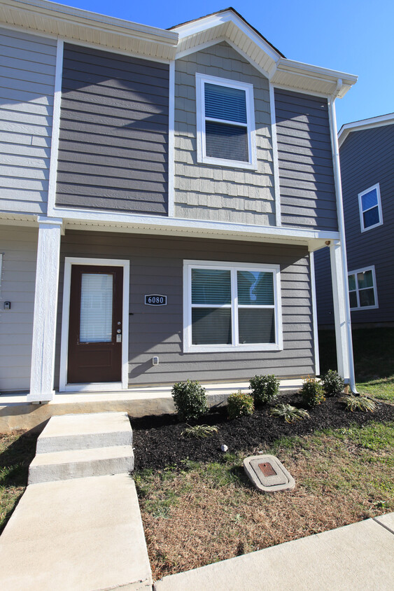 Primary Photo - Townhouse in La Vergne