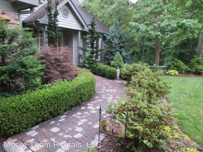 Building Photo - 910 Sunlight Ridge Dr