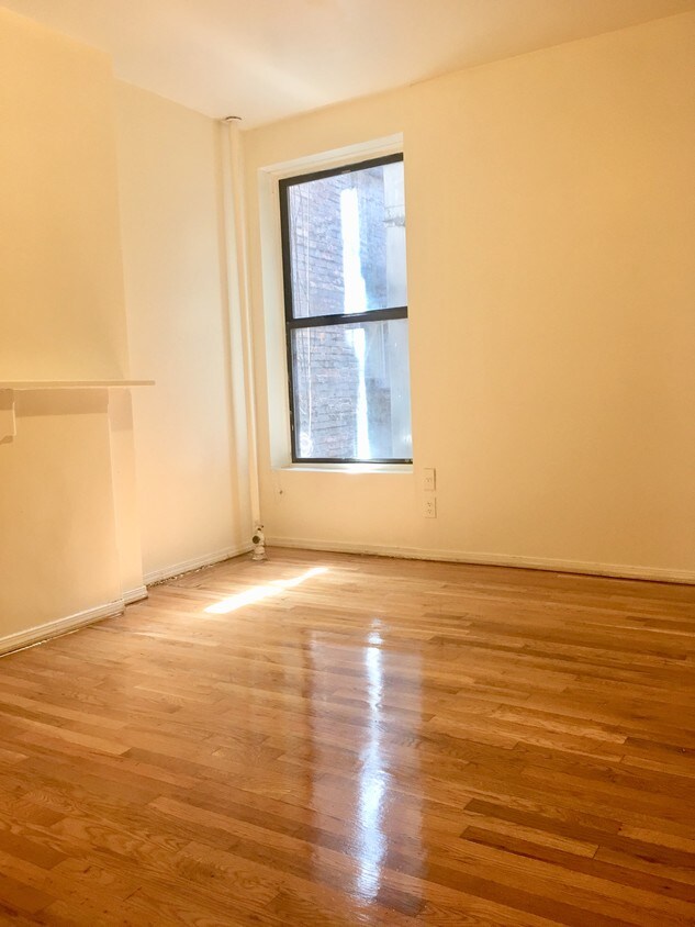 Primary Photo - 116 E 116th St