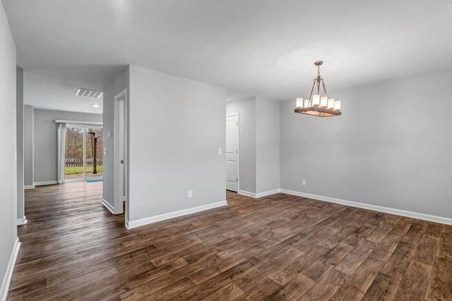 Foto del edificio - Newer Home in Reedy Fork, So Many Upgrades, SS Appliance, Loft, Garage, Fenced!