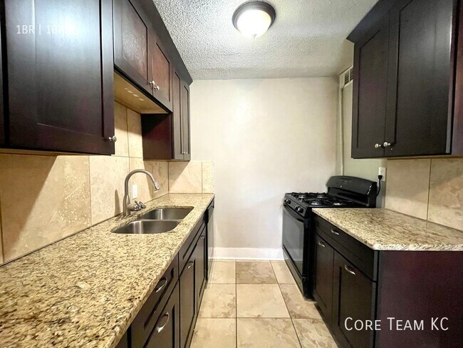 Foto del edificio - 4328 Roanoke Pkwy