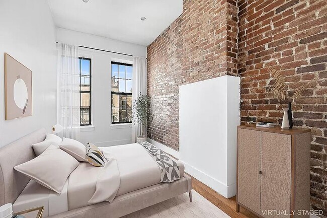 Building Photo - 861 Halsey St