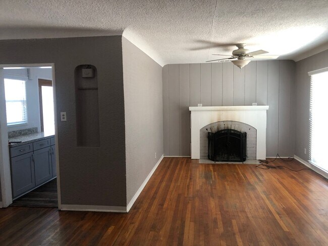 Building Photo - 630 N Manor St