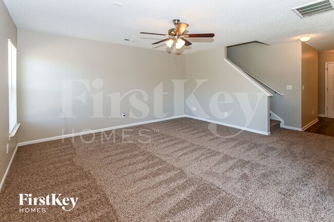 Building Photo - 8121 Chatham Oaks Dr