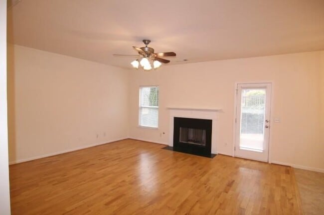 Building Photo - 700 Moonlight Way