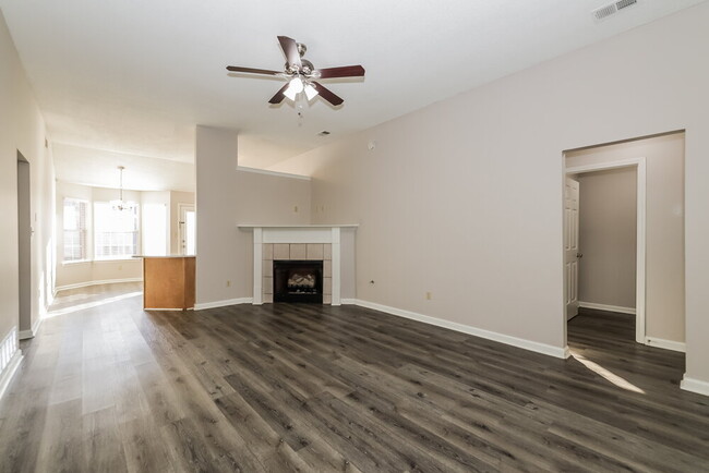 Building Photo - 8478 Regal Bend Dr