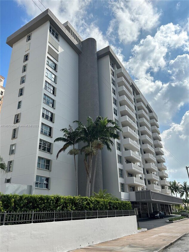 625 Biltmore Way Unit 104, Coral Gables, FL 33134 Condo for Rent in