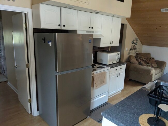 Building Photo - 128 Perrin Dr