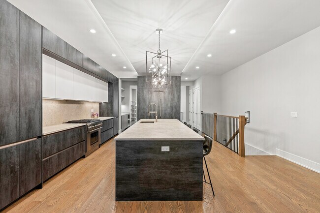 Building Photo - 2110 W Belmont Ave