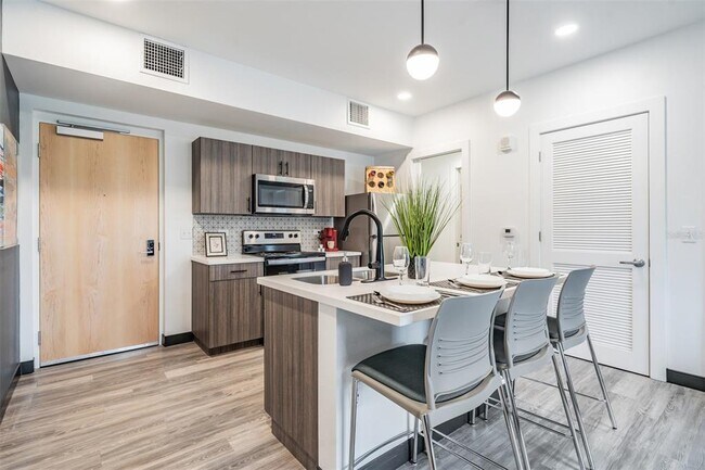 Foto del edificio - 6515 Live Wl Ln