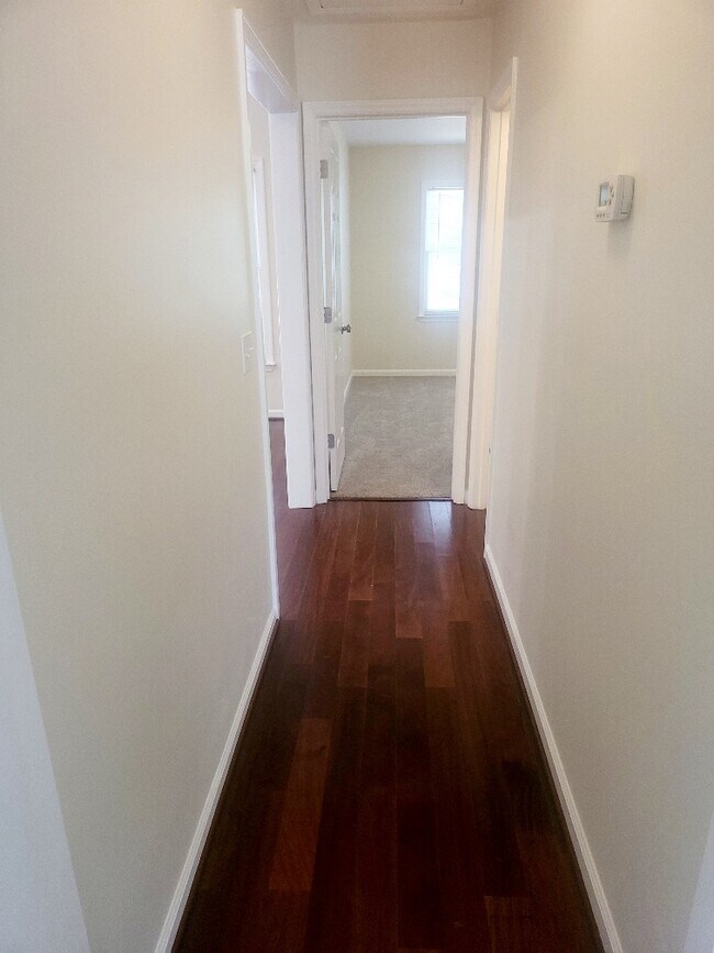 Building Photo - 13 Tomafield Ct